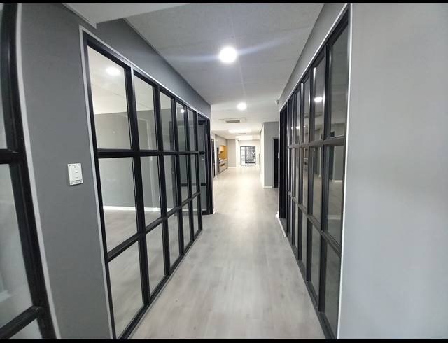 419M² OFFICE TO LET IN BRYANSTON